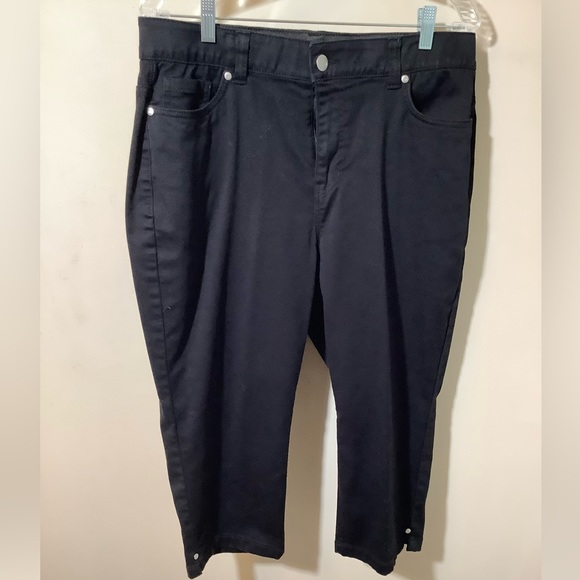 Catherine’s Sateen Stretch black Capris 4 pockets 2 front 2 back 16W NWOT - Picture 2 of 3